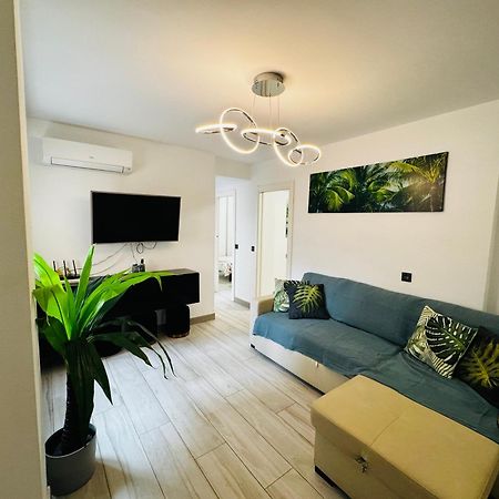 Apartamento Fabrynne Beach Malaga Bagian luar foto