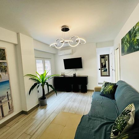 Apartamento Fabrynne Beach Malaga Bagian luar foto