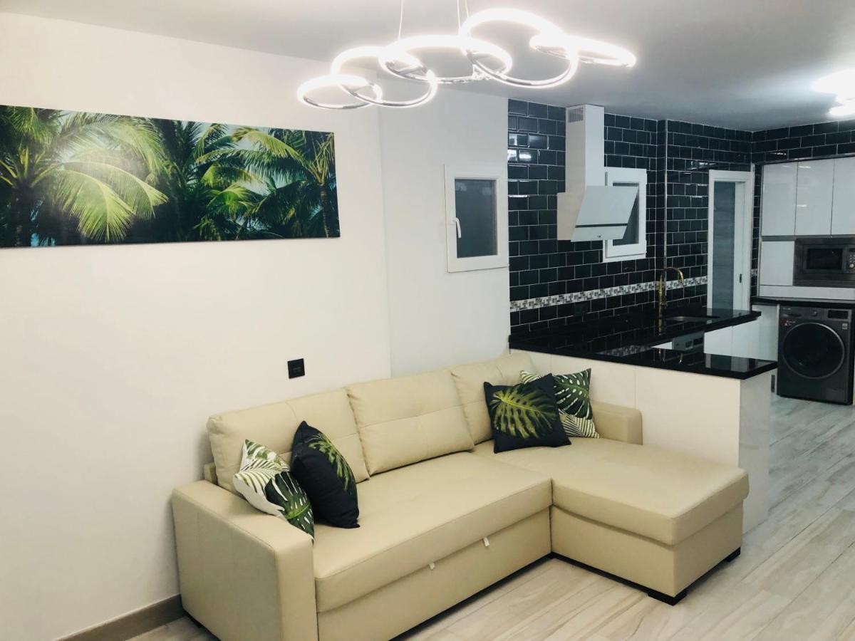 Apartamento Fabrynne Beach Malaga Bagian luar foto