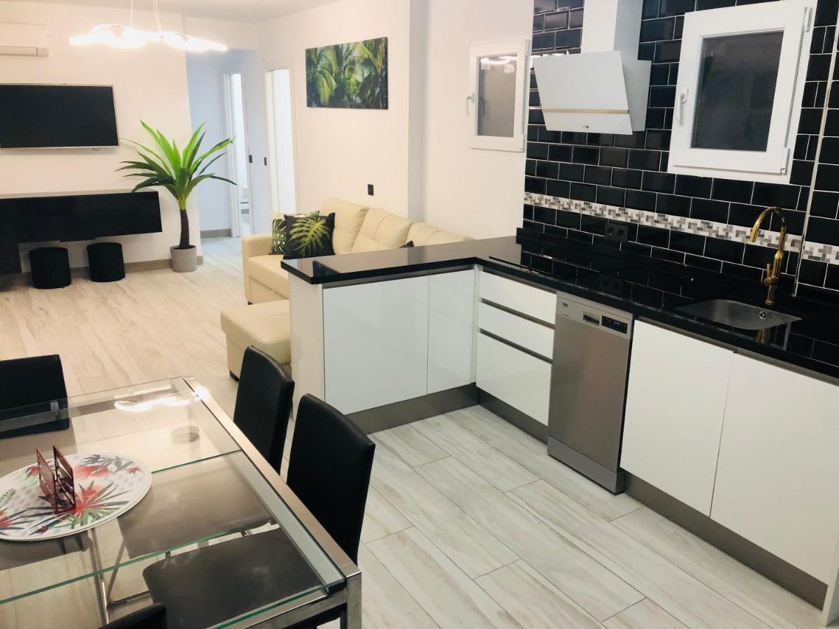 Apartamento Fabrynne Beach Malaga Bagian luar foto