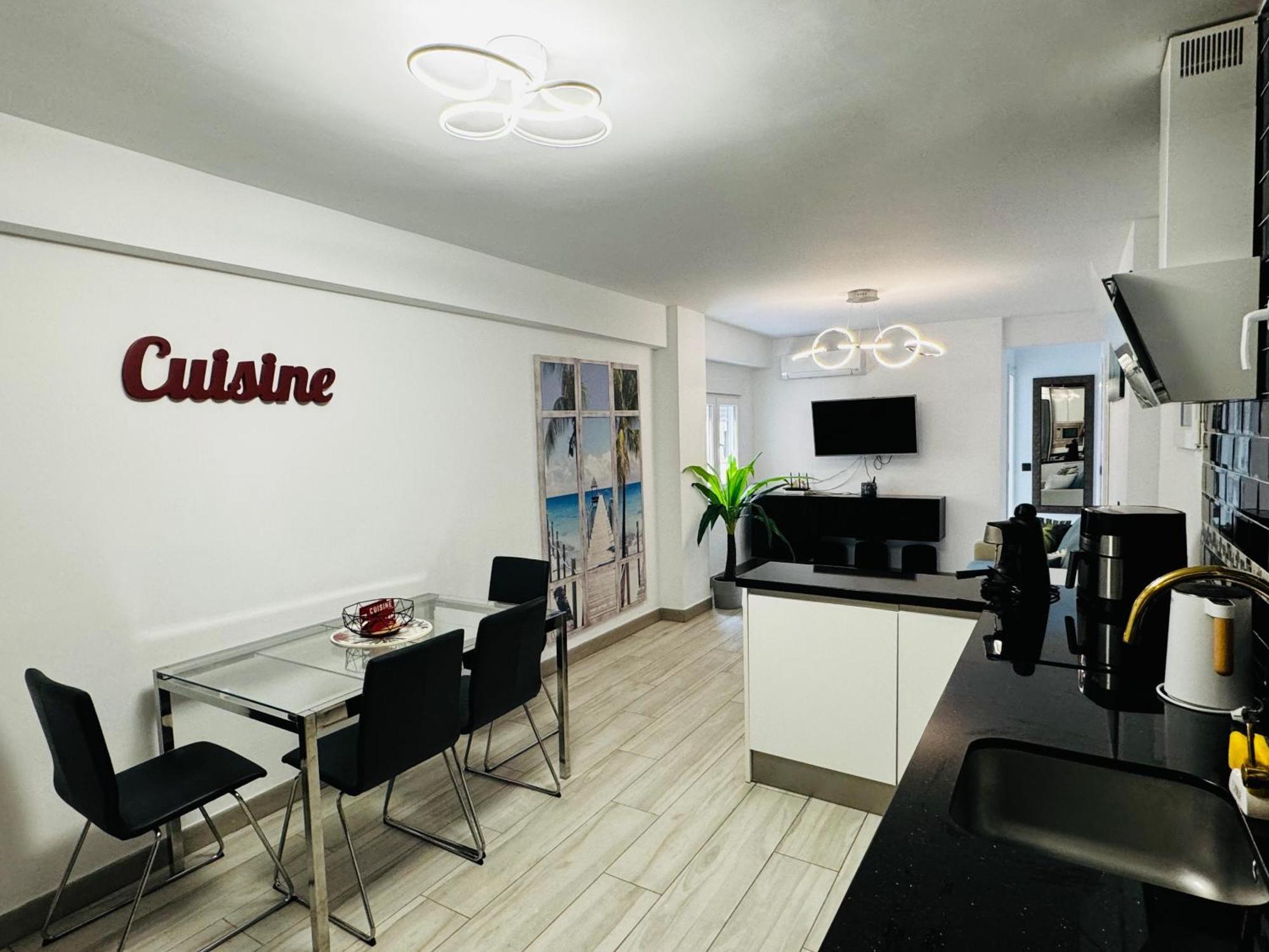 Apartamento Fabrynne Beach Malaga Bagian luar foto