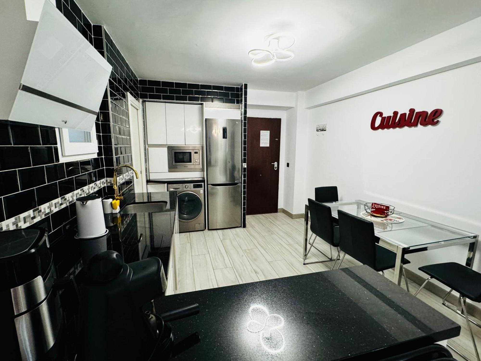 Apartamento Fabrynne Beach Malaga Bagian luar foto